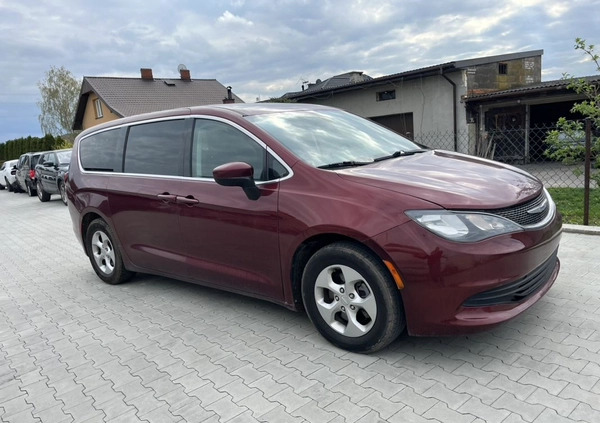 Chrysler Pacifica cena 47500 przebieg: 432000, rok produkcji 2017 z Słupca małe 79